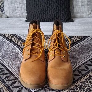Timberland Brown Lace-Up Boots with Yellow Laces